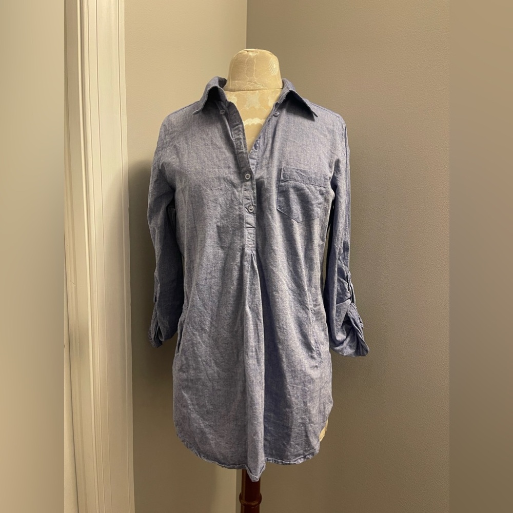 Confess Chambray Blouse size Large. Has pockets. Smoke free.